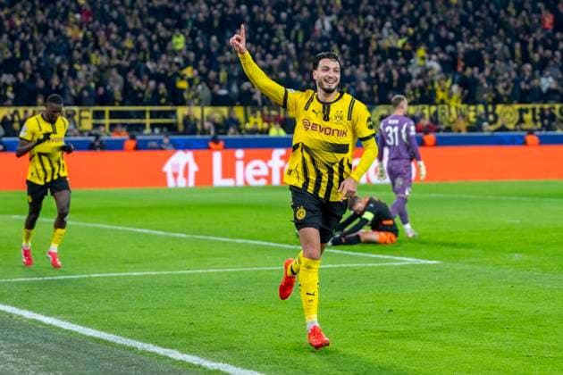 29.01.2025, Borussia Dortmund - Schachtar Donezk, UEFA Champions League, 8. Spieltag: Dortmunds Ramy Bensebaini jubelt nach seinem Tor zum 3:1. WICHTIGER HINWEIS: Gemäß den Vorgaben der UEFA ist es untersagt, in dem Stadion und oder vom Spiel angefertigte Fotoaufnahmen in Form von Sequenzbildern und oder videoähnlichen Fotostrecken zu verwerten bzw. verwerten zu lassen. Copyright: xDavidxInderliedx