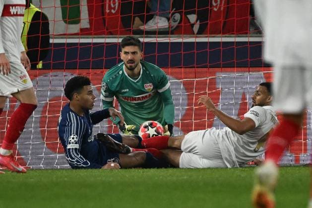 29.01.2025, xjhx, Fussball UEFA Champions League, VfB Stuttgart - Paris St.Germain v.l. DÃ sirÃ DouÃ Desire Doue (PSG Paris St.Germain) Fabian Bredlow (VfB Stuttgart) Josha Vagnoman (VfB Stuttgart) Zweikampf, Aktion, action, battle for the ball (DFL DFB REGULATIONS PROHIBIT ANY USE OF PHOTOGRAPHS as IMAGE SEQUENCES and or QUASI-VIDEO) Stuttgart