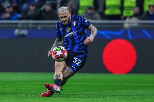 Federico Dimarco of FC Internazionale seen in action during UEFA Champions League 2024 25 League Phase - Matchday8 football match between FC Internazionale and AS Monaco FC at San Siro Stadium  Copyright: xFabrizioxCarabelli IPAxSportx xipa-agency.netx xx IPA_53442659 IPA_Agency_IPA53442659