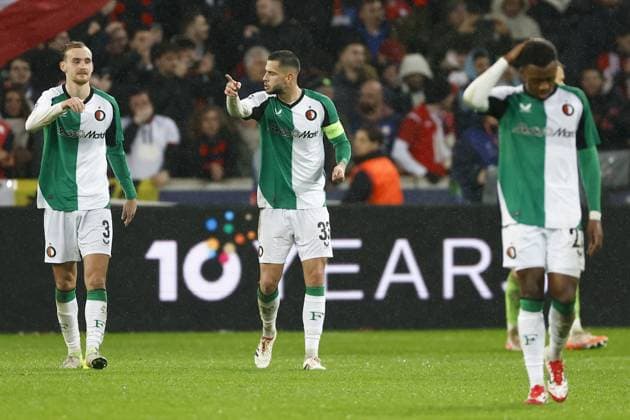 LILLE, 29-01-2025. Decathlon Arena Stade Pierre Mauroy. Football, UEFA Champions League season 2024 2025. Lille - Feyenoord. (L-R) Feyenoord player Thomas Beelen, Feyenoord player David Hancko disappointed after 5-1 during the match Borussia LOSC Lille - Feyenoord Lille - Feyenoord  x27614895x Copyright: