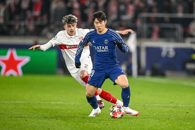 Ameen Al Dakhil (VfB Stuttgart) und Kang-in Lee (Paris Saint-Germain) battle for the ball during the UEFA Champions League 2024 25 League Phase MD8 match between VfB Stuttgart and Paris Saint-Germain at MHPArena on January 29, 2025 in Stuttgart, Germany. (Photo by Harry Langer DeFodi Images) Defodi-541_VFBPSG20250129_68