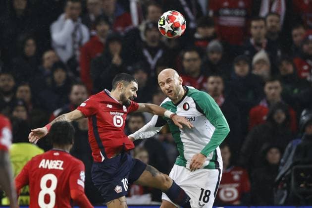 LILLE - (l-r) Remy Cabella of Lille OSC, Gernot Trauner of Feyenoord during the UEFA Champions League match between Lille OSC and Feyenoord at Stade Pierre Mauroy on Jan. 29, 2025 in Lille, France. ANP MAURICE VAN STEEN UEFA Champions League 2024 25 League Phase MD8 2024 25 xVIxANPxSportx xxANPxIVx 518658387 originalFilename: 518658387.jpg