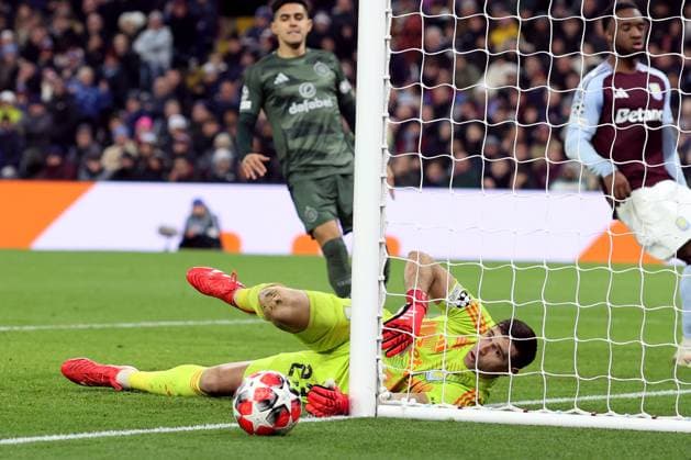 Aston Villa v Celtic FC 29 January 2025, Aston - UEFA Champions League Football - Aston Villa v Celtic - Aston Villa goalkeeper Emiliano Martinez makes a save - Photo: Charlotte Wilson Offside. Aston UK Copyright: xCharlottexWilsonx xOffsidexOffside