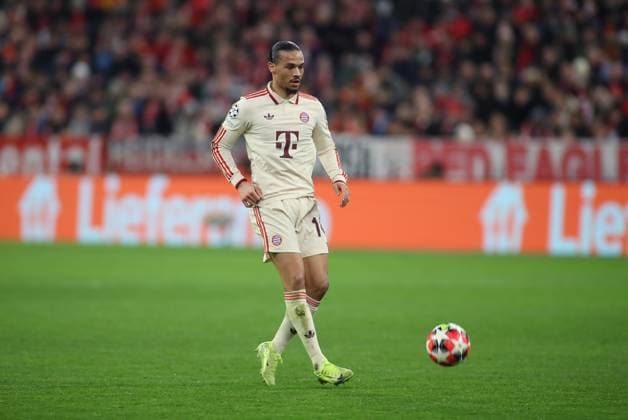 München, Deutschland, 29. Januar 2025: Fussball, Herren, Champions League, Saison 2024 2025, FC Bayern München - SK Slovan Bratislava, Allianz Arena, 8.Spieltag Leroy Sane (FC Bayern München) spielt einen Ball
