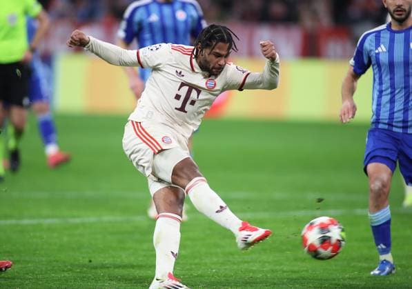 München, Deutschland, 29. Januar 2025: Fussball, Herren, Champions League, Saison 2024 2025, FC Bayern München - SK Slovan Bratislava, Allianz Arena, 8.Spieltag Vorarbeit zum 3:0 durch Serge Gnabry (FC Bayern München)