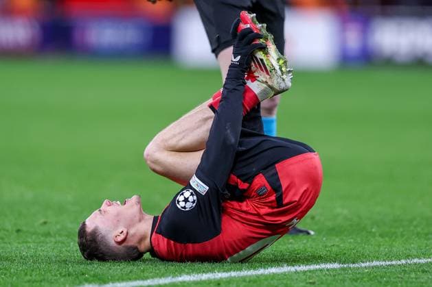 29.01.2025, Fußball, Bayer 04 Leverkusen - AC Sparta Prag, UEFA Champions League, 8. Spieltag, BayArena, Saison 2024 2025: Florian Wirtz (Bayer04 Leverkusen 10) liegt mit Schmerzen auf dem Spielfeld ung fasst sich ans Fußgelenk Fuß Nordrhein-Westfalen Deutschland