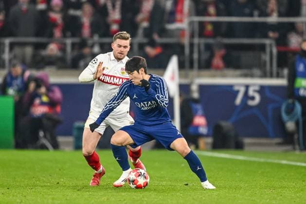 Maximilian Mittelstaedt (VfB Stuttgart) und Kang-in Lee (Paris Saint-Germain) battle for the ball during the UEFA Champions League 2024 25 League Phase MD8 match between VfB Stuttgart and Paris Saint-Germain at MHPArena on January 29, 2025 in Stuttgart, Germany. (Photo by Harry Langer DeFodi Images) Defodi-541_VFBPSG20250129_78