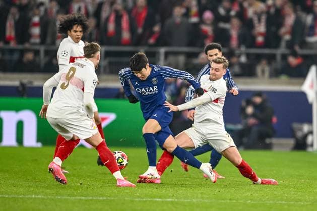 Ermedin Demirovic (VfB Stuttgart), Kang-in Lee (Paris Saint-Germain) und Maximilian Mittelstaedt (VfB Stuttgart) battle for the ball during the UEFA Champions League 2024 25 League Phase MD8 match between VfB Stuttgart and Paris Saint-Germain at MHPArena on January 29, 2025 in Stuttgart, Germany. (Photo by Harry Langer DeFodi Images) Defodi-541_VFBPSG20250129_79