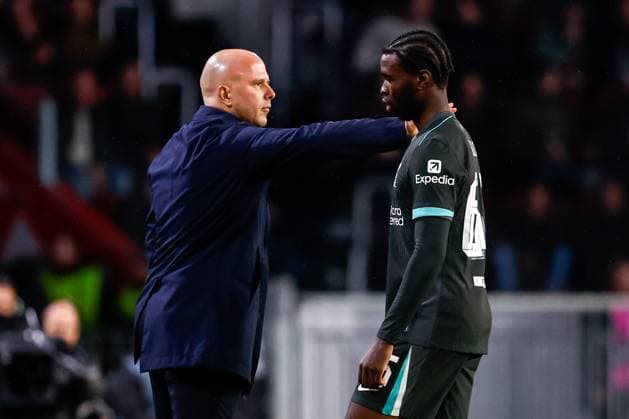 2025-01-29 PSV Eindhoven v Liverpool FC - UEFA Champions League 2024 25 League Phase MD8 EINDHOVEN, NETHERLANDS - JANUARY 29: Amara Nallo of Liverpool FC leaving pitch after red card, Head Coach Arne Slot of Liverpool FC during the UEFA Champions League 2024 25 League Phase MD8 match between PSV Eindhoven and Liverpool FC at PSV Stadion on January 29, 2025 in Eindhoven, Netherlands. Eindhoven PSV Stadion Netherlands Content not available for redistribution in The Netherlands directly or indirectly through any third parties. Copyright: xBroerxvanxdenxBoomx