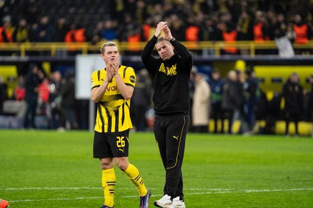 GER, UEFA Champions League, 8. Spieltag - Borussia Dortmund vs FC Shakhtar Donetsk 29.01.2025, Signal Iduna Park, Dortmund, GER, UEFA Champions League, 8. Spieltag - Borussia Dortmund vs FC Shakhtar Donetsk Im Bild: Julian Ryerson (Borussia Dortmund, 26) und Mike Tullberg (Chef-Trainer Head Coach, BV Borussia Dortmund)