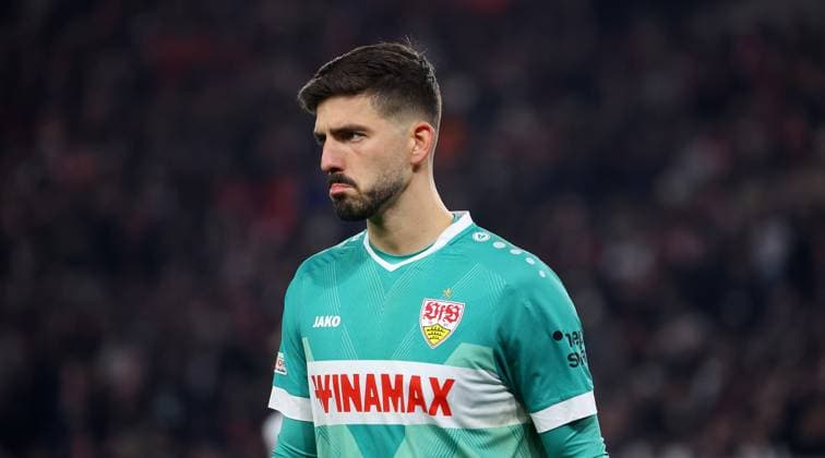 29.01.2025 Stuttgart , Champions League Fußball VfB Stuttgart vs. Paris St. Germain, Fabian Bredlow (VfB) enttäuscht Gemäß den Vorgaben der DFL Deutschen Fuï¬‚ball Liga ist es untersagt, in dem Stadion und oder vom Spiel angefertigte Fotoaufnahmen in Form von Sequenzbildern und oder videoähnlichen Fotostrecken zu verwerten bzw. verwerten zu lassen.