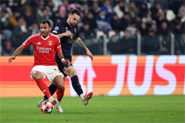 Vangelis Pavlidis (SL Benfica) und Federico Gatti (Juventus FC) battle for the ball, UEFA Champions League 2024 25 League Phase MD1, Juventus Turin v SL Benfica, Allianz Stadium, January 29, 2025, Turin, Italy.
