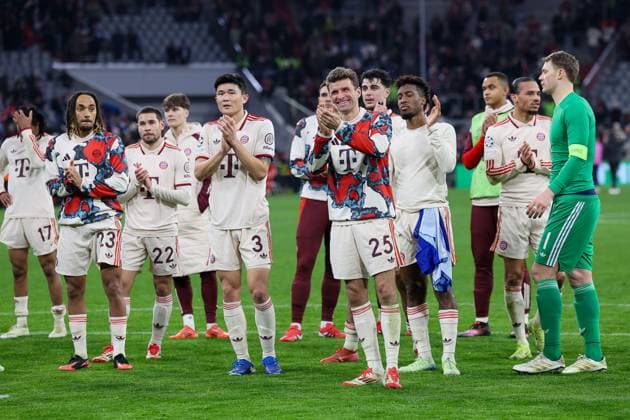 Die Mannschaft des FC Bayern Muenchen bedankt bei den Fans nach dem Spiel, GER, FC Bayern Muenchen vs. SK Slovan Bratislava, Fussball, UEFA Champions League, 8. Spieltag, Spielzeit 2024 2025, 29.01.2025, GER, FC Bayern Muenchen vs. SK Slovan Bratislava, Fussball, UEFA Champions League, 8. Spieltag, Spielzeit 2024 2025, 29.01.2025 Muenchen Copyright: xEibner-Pressefoto JennixMaulx EP_JML