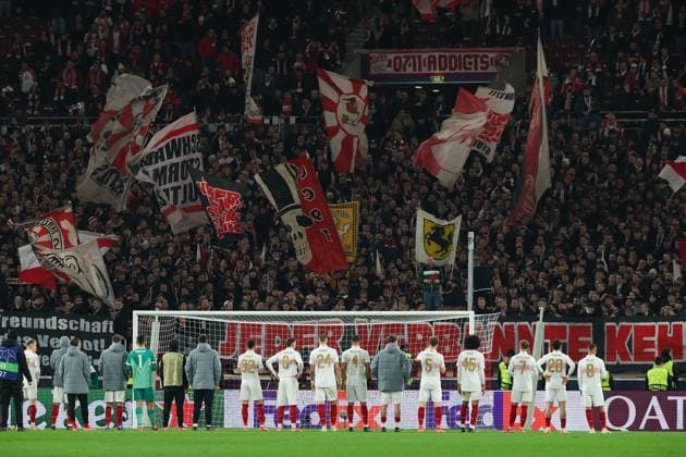 Stuttgart 29. January 2025 Uefa Champions League phase 2024 25 Matchday 8, VFB Stuttgart - Paris Saint Germain v.l., der VFB Stuttgart bedankt sich bei den Fans, bedanken, Dank. Mannschaft nach dem Spiel, after the match bedankt sich bei den Fans, applauds the fans Copyright: JoaquimxFerreira