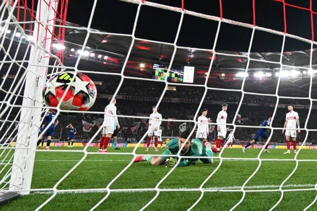 29.01.2025, xjhx, Fussball UEFA Champions League, VfB Stuttgart - Paris St.Germain v.l. Ousame Dembele (PSG Paris St.Germain) Torschuetze, erzielt das Tor, Treffer, scores the goal 0:4 Fabian Bredlow (VfB Stuttgart) (DFL DFB REGULATIONS PROHIBIT ANY USE OF PHOTOGRAPHS as IMAGE SEQUENCES and or QUASI-VIDEO) Stuttgart