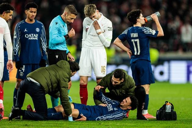 UEFA Champions League: VfB Stuttgart - FC Paris Saint-Germain; 29.01.2025 Warren Zaire-Emery (FC Paris Saint-Germain, 33) muss auf dem Platz behandelt werden UEFA Champions League: VfB Stuttgart - FC Paris Saint-Germain; Stuttgart, Arena Stuttgart am 29.01.2025 Copyright: xBEAUTIFULxSPORTS Wunderlx