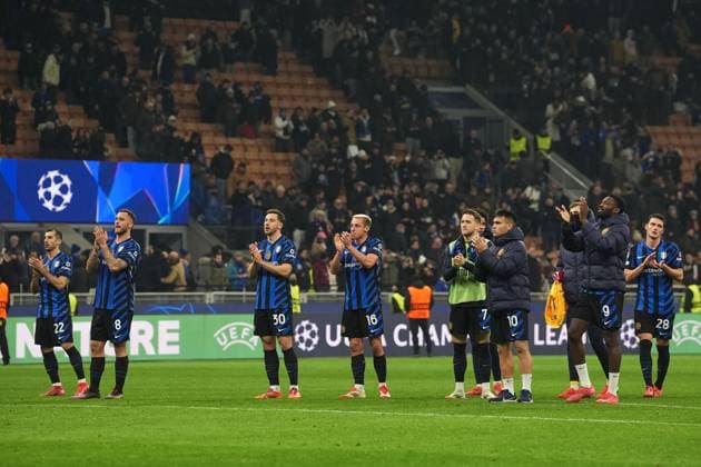 Inter Milan& x2019;s Lautaro Martinez and the players of Inter greet the fans at the end of the Uefa Champions League 2024 2025 soccer match between Inter and Monaco at San Siro Stadium - Soccer - Milan, Italy - Wednesday January 29, 2025  Copyright: xMassimoxPaolone LaPressex