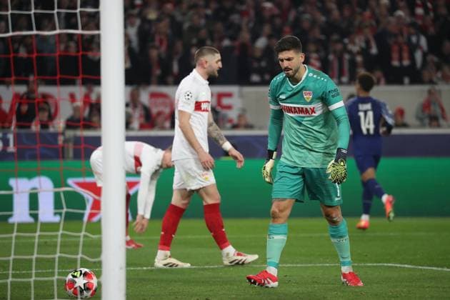 29.01.25 VfB Stuttgart - Paris St. Germain Deutschland, Stuttgart, 29.01.2025, Fussball, UEFA Champions League, VfB Stuttgart - Paris St. Germain: Fabian Bredlow rechts, Jeff Chabot links, beide (VfB Stuttgart).