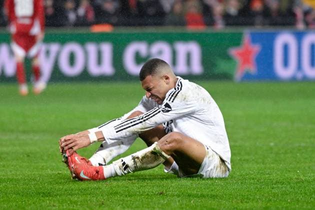 FOOTBALL : Brest vs Real Madrid - Ligue des Champions - 29 01 2025 Kylian Mbappe ( 9 - Real Madrid ) injured during the UEFA Champions League match between Stade Brestois 29 and Real Madrid CF at Stade de Roudourou on January 29 , 2025 in Guingamp, France. ( Photo by Dante Badano PsnewZ ) - GuingampFrance  Copyright: xDantexBadanox