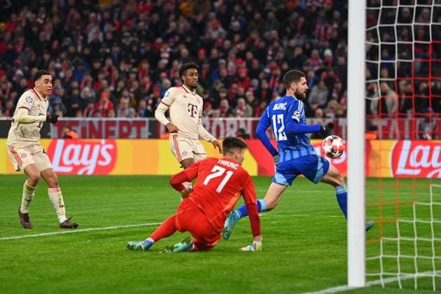 Tor Kingsley COMAN (Bayern Muenchen) zum 3-0, Aktion,Torschuss gegen Kenan BAJRIC (Bratislava) ud Torwart Domini TAKAC (Bratislava), Strafraumszene. Fussball Champions League Ligaphase, FC Bayern Muenchen - SK Slovan Bratislava 3-1 am 29.01.2025 , A L L I A N Z A R E N A.