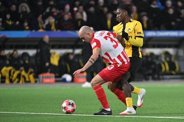 29.01.2025, Bern, Stadion Wankdorf, Uefa Champions League: BSC Young Boys - Roter Stern Belgrad, 77 Joel Monteiro (Young Boys) gegen 33 Vanja Drkusic (Belgrad). Bern Stadion Wankdorf Bern Switzerland Copyright: xJustPictures.ch ManuelxWinterbergerx jp-de-MaWi-MWI_1231