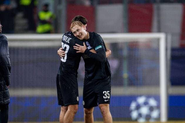 SOCCER - UEFA CL, Sturm vs RB Leipzig KLAGENFURT,AUSTRIA,29.JAN.25 - SOCCER - UEFA Champions League, SK Sturm Graz vs RasenBallsport Leipzig. Image shows the rejoicing of Arjan Malic and Niklas Geyrhofer (Sturm).  GEPAxpictures xMatthiasxTrinkl