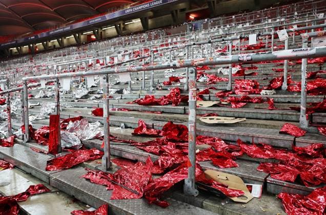 29.01.2025 Stuttgart , Champions League Fußball VfB Stuttgart vs. Paris St. Germain, Feature, leere Zuschauerränge mit Konfetti, Papier der Choreographie Gemäß den Vorgaben der DFL Deutschen Fuï¬‚ball Liga ist es untersagt, in dem Stadion und oder vom Spiel angefertigte Fotoaufnahmen in Form von Sequenzbildern und oder videoähnlichen Fotostrecken zu verwerten bzw. verwerten zu lassen.
