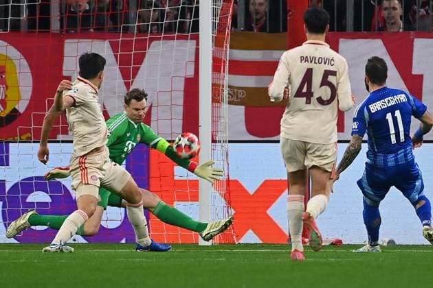 Manuel NEUER (Torwart Bayern Muenchen) pariert den Ball. Fussball Champions League Ligaphase, FC Bayern Muenchen - SK Slovan Bratislava 3-1 am 29.01.2025 , A L L I A N Z A R E N A. Â