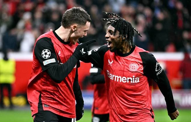 Fussball, Champions League, Deutschland, Herren, Saison 2024 2025, 8. Spieltag, BayArena Leverkusen: Bayer Leverkusen - Sparta Prag 2:0; Jubel Florian Wirtz (LEV) nach seinem Tor zum 1:0, zusammen mit Jeremie Frimpong (LEV). Jubel, Freude, Aktion.