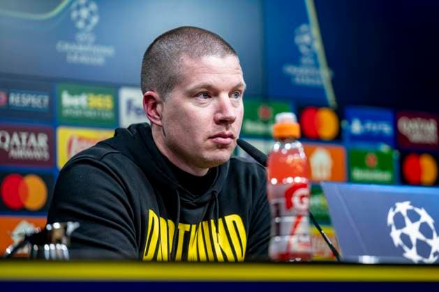 29.01.2025, Borussia Dortmund - Schachtar Donezk, UEFA Champions League, 8. Spieltag: Dortmunds Trainer Mike Tullberg spricht während der Pressekonferenz. WICHTIGER HINWEIS: Gemäß den Vorgaben der UEFA ist es untersagt, in dem Stadion und oder vom Spiel angefertigte Fotoaufnahmen in Form von Sequenzbildern und oder videoähnlichen Fotostrecken zu verwerten bzw. verwerten zu lassen. Copyright: xDavidxInderliedx