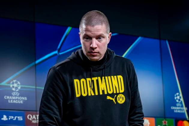 29.01.2025, Borussia Dortmund - Schachtar Donezk, UEFA Champions League, 8. Spieltag: Dortmunds Trainer Mike Tullberg spricht während der Pressekonferenz. WICHTIGER HINWEIS: Gemäß den Vorgaben der UEFA ist es untersagt, in dem Stadion und oder vom Spiel angefertigte Fotoaufnahmen in Form von Sequenzbildern und oder videoähnlichen Fotostrecken zu verwerten bzw. verwerten zu lassen. Copyright: xDavidxInderliedx