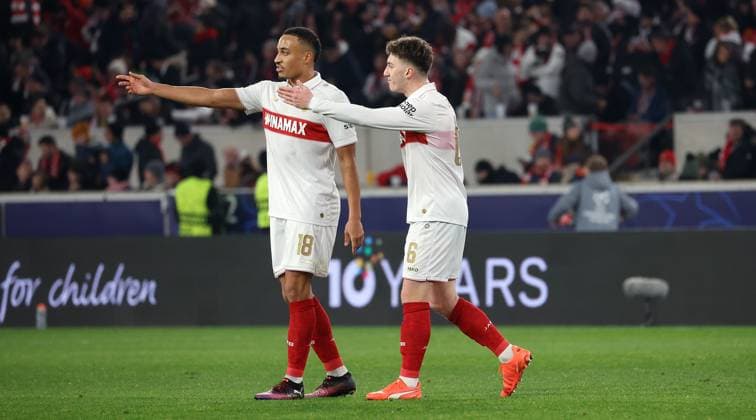29.01.2025 Stuttgart , Champions League Fußball VfB Stuttgart vs. Paris St. Germain, v.l. Jamie Leweling, Angelo Stiller (VfB) enttäuscht Gemäß den Vorgaben der DFL Deutschen Fuï¬‚ball Liga ist es untersagt, in dem Stadion und oder vom Spiel angefertigte Fotoaufnahmen in Form von Sequenzbildern und oder videoähnlichen Fotostrecken zu verwerten bzw. verwerten zu lassen.