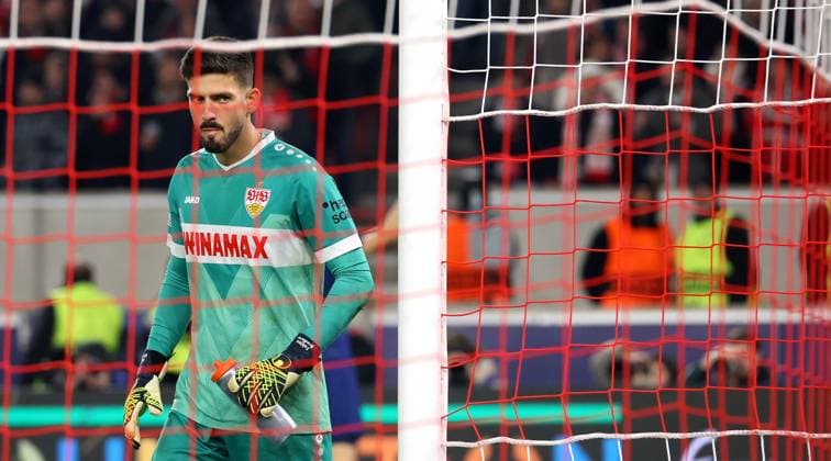 29.01.2025 Stuttgart , Champions League Fußball VfB Stuttgart vs. Paris St. Germain, Fabian Bredlow (VfB) enttäuscht Gemäß den Vorgaben der DFL Deutschen Fuï¬‚ball Liga ist es untersagt, in dem Stadion und oder vom Spiel angefertigte Fotoaufnahmen in Form von Sequenzbildern und oder videoähnlichen Fotostrecken zu verwerten bzw. verwerten zu lassen.