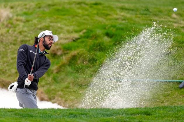 PEBBLE BEACH, CA - JANUARY 29: PGA, Golf Herren golfer Akshay Bhatia hits a shot out of the sand on the 17th hole during practice for the AT&T Pebble Beach Pro AM on January 29, 2025, at Pebble Beach Golf Links in Pebble Beach, California. (Photo by Brian Spurlock Icon Sportswire) GOLF: JAN 29 PGA AT&T Pebble Beach Pro-Am EDITORIAL USE ONLY Icon25012930