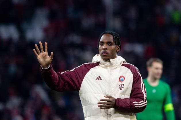 Mathys Tel (FC Bayern Muenchen, 39) bedankt sich nach dem Spiel bei den Fans, GER, FC Bayern Muenchen vs. SK Slovan Bratislava, Fussball, UEFA Champions League, 8. Spieltag, Spielzeit 2024 2025, 29.01.2025 GER, FC Bayern Muenchen vs. SK Slovan Bratislava, Fussball, UEFA Champions League, 8. Spieltag, Spielzeit 2024 2025, 29.01.2025 Muenchen Copyright: xEibner-Pressefoto Memmlerx EP_MMR
