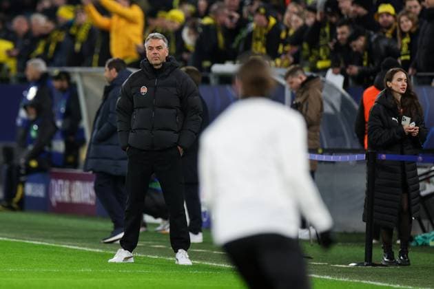 29.01.2025, UEFA Champions League, 8. Spieltag, Borussia Dortmund - Shakhtar Donetsk, Trainer Marino Pusic (Shakhtar Donetsk) beobachtet die BVB Spieler, Dortmund Signal Iduna Park NRW Deutschland xRHR-FOTO DEx Copyright: DennisxEwert RHR-FOTOx RHR-FOTO DE