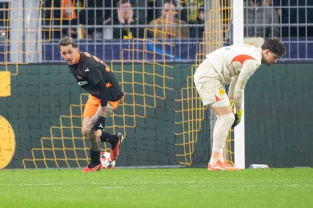 MARLON GOMES (Donezk) erzielt das Tor zum 2-1 gegen Torwart Gregor KOBEL (DO), Fussball Champions League, 8. Spieltag, Borussia Dortmund (DO) - Schachtar Donezk (Donezk), 3-1 am 29.01.2025 in Dortmund Deutschland. UEFA regulations prohibit any use of photographs as image sequences and or quasi-video Â