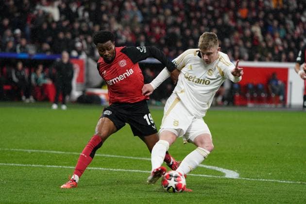 Fussball, UEFA Champions League 2024 2025, Bayer 04 Leverkusen -AC Sparda Prag 29.01.2025 Bayarena Leverkusen, Nathan Tella, Bayer 04 Leverkusen, Lukas Sadilek, AC Sparda Praha