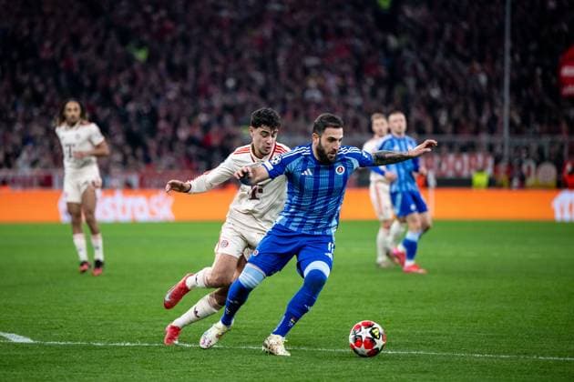 Aleksandar Pavlovic (FC Bayern Muenchen, 45) im Zweikampf mit Tigran Barseghyan (SK Slovan Bratislava, 11), GER, FC Bayern Muenchen vs. SK Slovan Bratislava, Fussball, UEFA Champions League, 8. Spieltag, Spielzeit 2024 2025, 29.01.2025 GER, FC Bayern Muenchen vs. SK Slovan Bratislava, Fussball, UEFA Champions League, 8. Spieltag, Spielzeit 2024 2025, 29.01.2025 Muenchen Copyright: xEibner-Pressefoto Memmlerx EP_MMR