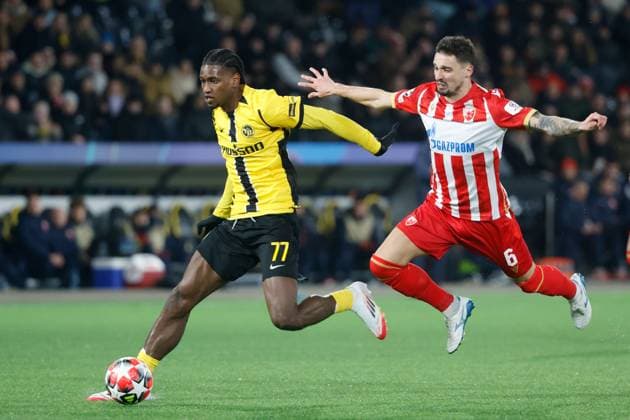 Young Boys - Belgrad Joel Monteiro gegen Rade Krunic 29.01.2025 Stadion St.Jakob Park Basel , SCHWEIZ, Fussball Herren Saison 2024 2025 UEFA Champions League BSC Young Boys Bern - Roter Stern Belgrad Joel Monteiro (li,YB) gegen Rade Krunic (Belgrad)