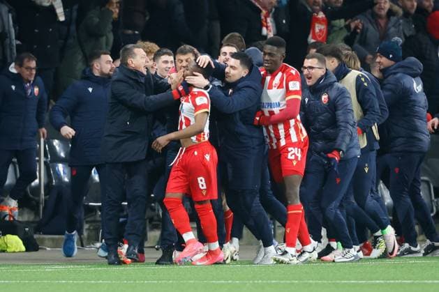 Young Boys - Belgrad Jubel um Torschuetze Guelor Kanga (Belgrad) 29.01.2025 Stadion St.Jakob Park Basel , SCHWEIZ, Fussball Herren Saison 2024 2025 UEFA Champions League BSC Young Boys Bern - Roter Stern Belgrad Jubel um Torschuetze Guelor Kanga (Nr.8 Belgrad) - Nasser Djiga (Nr.24)