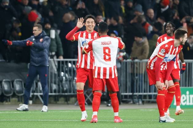 Young Boys - Belgrad Youngwoo Seol - Guelor Kanga (Belgrad) jubeln 29.01.2025 Stadion St.Jakob Park Basel , SCHWEIZ, Fussball Herren Saison 2024 2025 UEFA Champions League BSC Young Boys Bern - Roter Stern Belgrad Jubel um Torschuetze Guelor Kanga (Nr.8 Belgrad) - Youngwoo Seol (Belgrad)