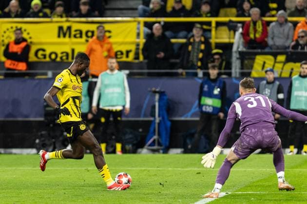 UEFA Champions League: Borussia Dortmund - FC Shakhtar Donetsk; 29.01.2025 Serhou Guirassy (Borussia Dortmund, 9), Dmytro Riznyk (FC Shakhtar Donetsk, 31) UEFA Champions League: Borussia Dortmund - FC Shakhtar Donetsk; Signal Iduna Park, Dortmund; 29.01.2025 Copyright: xBEAUTIFULxSPORTS Buriakovx