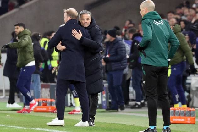 29.01.25 VfB Stuttgart - Paris St. Germain Deutschland, Stuttgart, 29.01.2025, Fussball, UEFA Champions League, VfB Stuttgart - Paris St. Germain: v.l. Sebastian Hoeneß (Trainer VfB Stuttgart), Luis Enrique (Trainer Paris St. Germain).