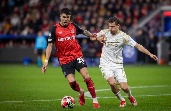 Leverkusen, Germany. 29th Jan 2025. Exequiel Palacios (LEV), Lukas Sadilek (Prag) Bayer Leverkusen - Sparta Prag 29.01.2025