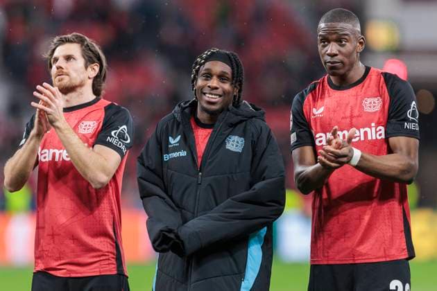UEFA Champions League, Bayer Leverkusen - Sparta Prag, 29.01.2025 Jonas Hofmann (Bayer 04 Leverkusen, 7), Jeremie Frimpong (Bayer 04 Leverkusen, 30) und Nordi Mukiele (Bayer 04 Leverkusen, 23) nach Abpfiff vor den Fans. UEFA Champions League, Bayer Leverkusen - Sparta Prag, 8. Spieltag, am 29.01.2025, BayArena, Leverkusen UEFA regulations prohibit any use of photographs as image sequences and or quasi-video Copyright: xBEAUTIFULxSPORTS Meuselx