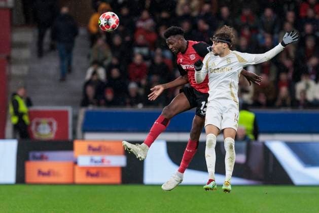 UEFA Champions League, Bayer Leverkusen - Sparta Prag, 29.01.2025 Edmond Tapsoba (Bayer 04 Leverkusen, 12) im Zweikampf mit Veljko Birmancev (Sparta Prag, 14). UEFA Champions League, Bayer Leverkusen - Sparta Prag, 8. Spieltag, am 29.01.2025, BayArena, Leverkusen UEFA regulations prohibit any use of photographs as image sequences and or quasi-video Copyright: xBEAUTIFULxSPORTS Meuselx