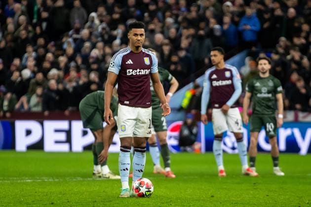 Aston Villa v Celtic Champions League 29 01 2025. Aston Villa forward Ollie Watkins (11) lines up PENALTY during the Champions League match between Aston Villa and Celtic at Villa Park, Birmingham, England on 29 January 2025. Birmingham Villa Park West Midlands England Editorial use only , Copyright: xManjitxNarotrax PSI-21358-0098