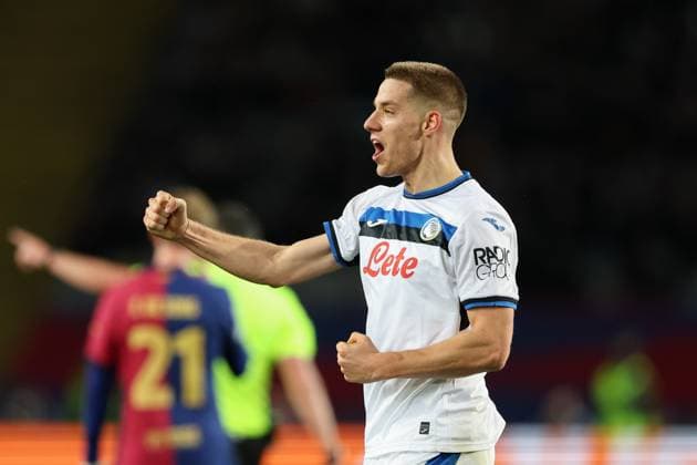 UEFA Champions League 2024 2025 - FC Barcelona, Barca vs Atalanta Bergamo in Barcelona, Spain - 29 Jan 2025 Mario Pasalic of Atalanta Bergamo celebrates after scoring a goal during the UEFA Champions League match between FC Barcelona and Atalanta Bergamo at Estadio Olimpico. FInal Score; FC Barcelona 2:2 Atalanta Bergamo. Barcelona Spain Copyright: xGrzegorzxWajdax xSOPAxImagesx BARATA29012025_32