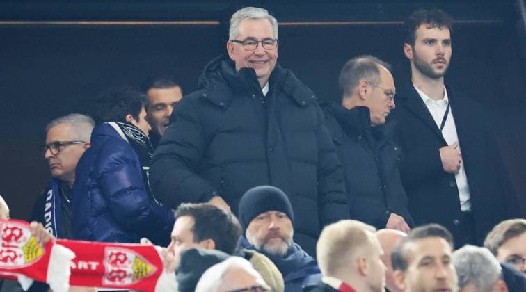 29.01.2025 Stuttgart , Champions League Fußball VfB Stuttgart vs. Paris St. Germain, Präsident Dietmar Allgaier (VfB,Mitte) Gemäß den Vorgaben der DFL Deutschen Fuï¬‚ball Liga ist es untersagt, in dem Stadion und oder vom Spiel angefertigte Fotoaufnahmen in Form von Sequenzbildern und oder videoähnlichen Fotostrecken zu verwerten bzw. verwerten zu lassen.
